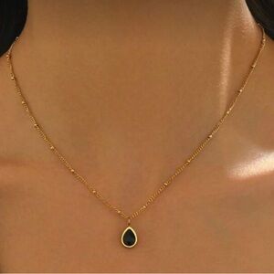 Elegant 18k Gold Plated and Black Teardrop Pendant Necklace